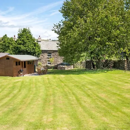 2 Bed In Bampton Sz271 *